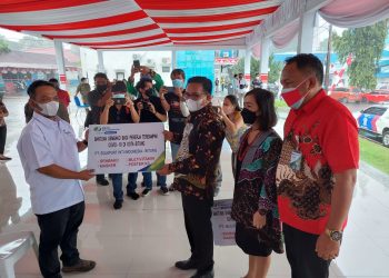 BPJS Ketenagakerjaan Bagikan Bantuan Sembako dan Masker kepada Peserta di Bitung