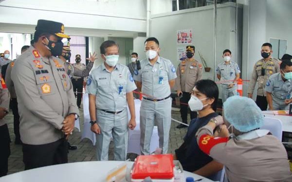 Kapolda Sulut Datangi Vaksinasi Merdeka Jasa Raharja di Sario