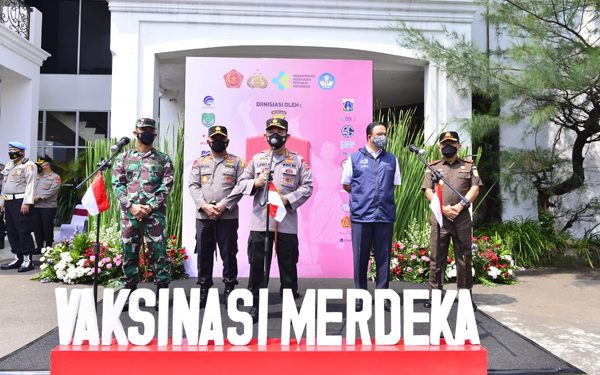 Di Hari Kemerdekaan, Kapolri Siapkan Strategi Capai Vaksinasi 70 Persen