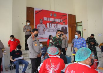 Polda Sulut Bekerjasama dengan IAIN Manado Gelar Vaksin Massal