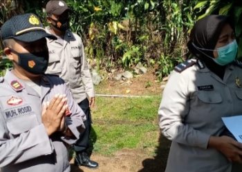 Kapolsek Passi Mengaku Terharu saat bagikan Bansos ke Warga Lansia