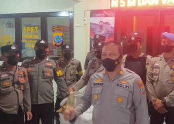 Polsek KPS Bitung Sita Ratusan Liter Miras Cap Tikus di Pelabuhan