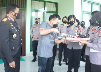 Kapolda Berikan Kejutan di HUT ke-76 TNI, Kediaman Pangdam XIII/Merdeka Didatangi