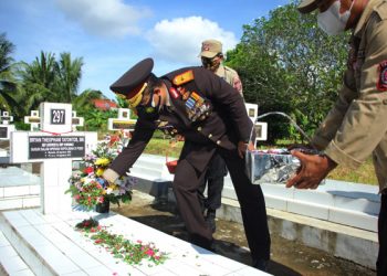 Wakapolda Sulut Hadiri Upacara Hari Pahlawan di TMP Kairagi Manado