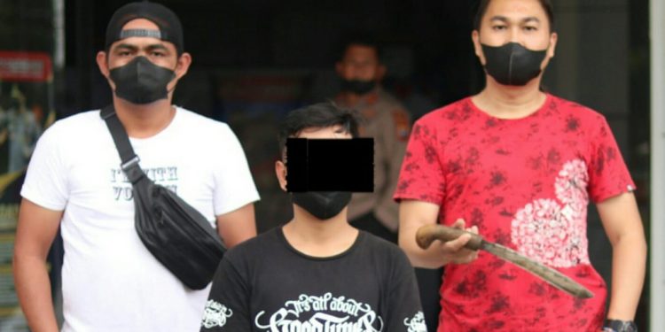 Sadis! Pria Ini Tebas Leher Warga Tara-tara Dua karena Diduga Selingkuhi Istrinya