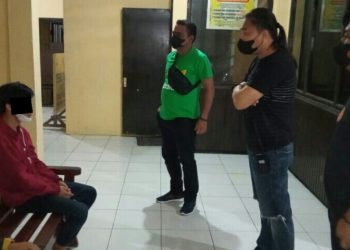Gara-gara Tidak Dibelikan HP, Anak Ini Ngamuk Rusak Perabotan dan Ancam Ibu