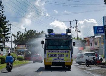 Antisipasi Lonjakan Covid-19, Polres Bitung Gandeng Pemkot Lakukan Penyemprotan Disinfektan