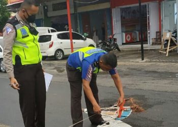 Tragis! Sepasang Suami Istri Tewas Tergilas Truk Tronton