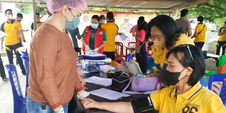 Personel Polri dan Bhayangkari di Bolmong Ikut Vaksinasi Booster dan Pemeriksaan Swab