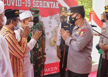 Tokoh Agama di Jatim Ikut Vaksinasi, Kapolri: Jadi Penyemangat Kita Semua