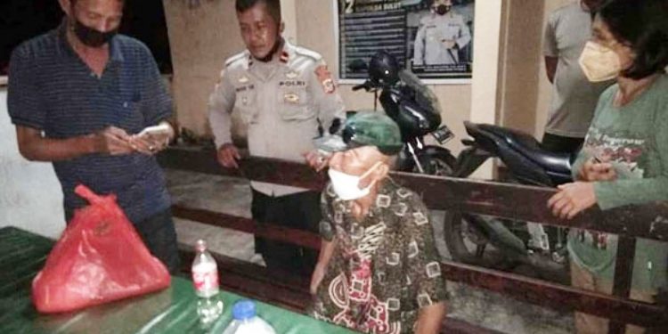 Bikin Nangis! Opa Emil Akhirnya Bisa Pulang setelah Tersesat, Keluarga: Terima Kasih Polsek Aertembaga dan Warga
