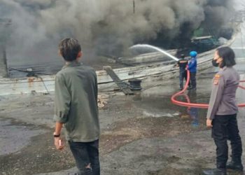KM Fitrah Keluarga Terbakar di Pelabuhan Nusantara Bitung, Api Diduga dari Kamar Mesin