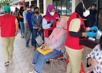Cegah Penyebaran Covid-19, Polres Bitung Lakukan Swab Antigen bagi Personel dan Masyarakat
