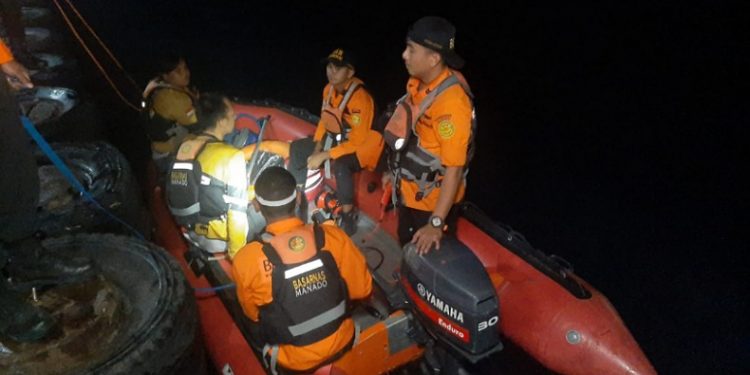 Perahu Pakura Terbalik Dihantam Ombak di Perairan Bitung, 1 Korban Tewas dan Balita Hilang Terbawa Arus