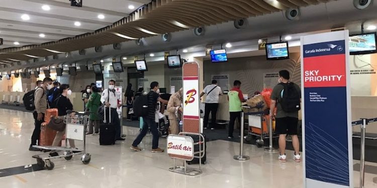 Bandara Sam Ratulangi Manado Tidak Wajibkan Penumpang Rapid Test Antigen   