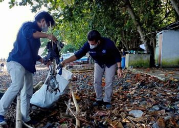 Bersihkan Pantai Malalayang, Ratusan Rimbawan Sulut Kumpulkan Ratusan Kilo Sampah