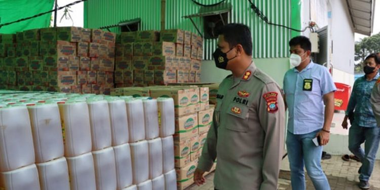 Kapolres Kotamobagu Pastikan Ketersediaan Minyak Goreng di Distributor, Ini Faktanya