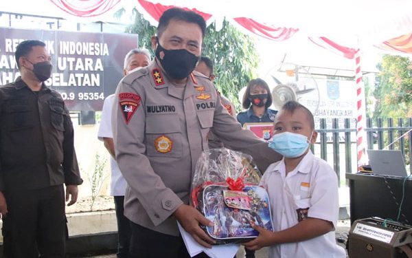 Kapolda Sulut Tinjau Vaksinasi Massal di Minahasa Selatan