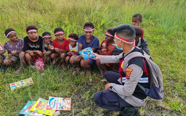 Program SI-IPAR, Tanamkan Rasa Cinta Tanah Air Sejak Usia Dini Anak-anak Serambakon Pegunungan Bintang