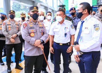 Tinjau Stasiun Pasar Senen, Kapolri Imbau Warga Mudik Sebelum Tanggal 28 April