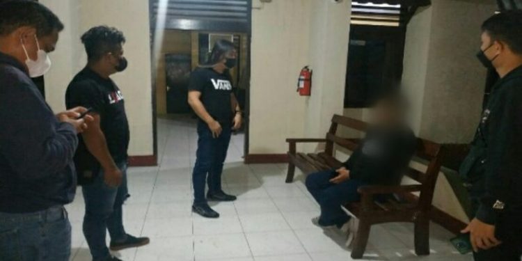 Pemuda Ini Mabuk Berat kemudian Teriak-teriak saat Bertengkar dengan Pacar