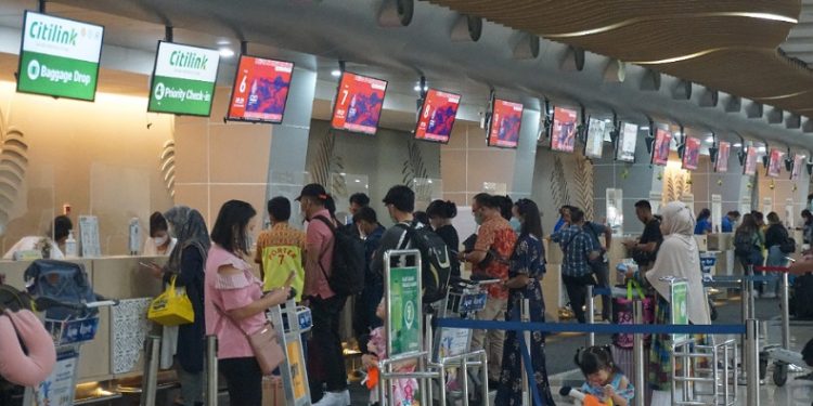 Penumpang Berangkat dari Bandara Sam Ratulangi Manado Mulai Meningkat Jelang Lebaran   