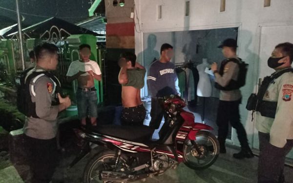 Pemuda Kotamobagu Dibubarkan Polisi usai Mabuk di Kuburan