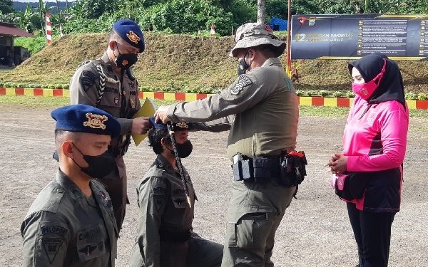 Latihan Ketangkasan Lapangan Bintara dan Tamtama Remaja Brimob Ditutup Kapolda Sulut   
