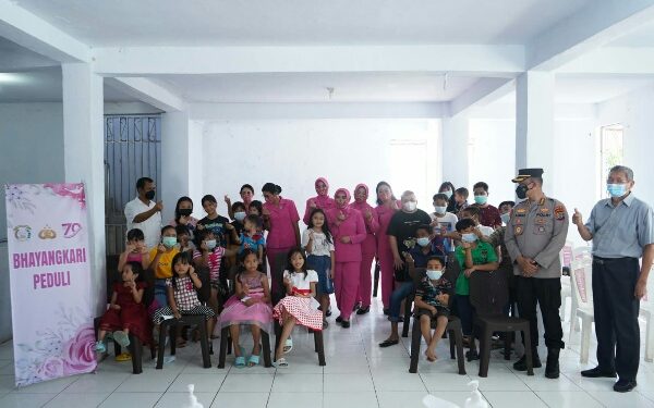 Polda Sulut dan Bhayangkari Anjangsana ke Panti Asuhan