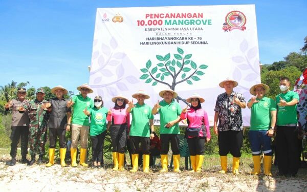 Polda Sulut dan Bhayangkari Tanam 10.000 Mangrove di Pantai Casabaio Likupang
