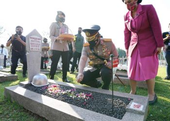 Beri Penghormatan ke TMP Kalibata, Kapolri: Lanjutkan Semangat Pahlawan Wujudkan Indonesia Emas