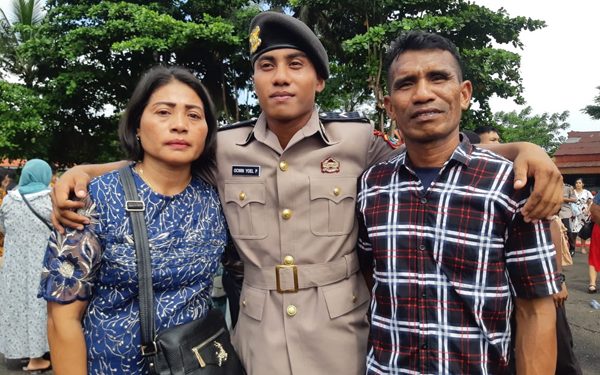 Hebat, Ocwin Seorang Anak Nelayan di Miangas Resmi Dilantik Jadi Polisi