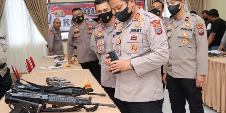 Periksa dan Data Senjata Api, Kapolres Kotamobagu: Pemegang Senpi Harus Sesuai SOP