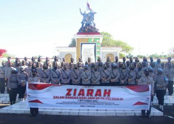 Puluhan Polwan Ziarah ke TMP Kairagi Manado