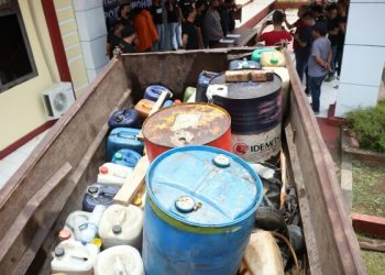 2 Pria Penimbun Ribuan Liter Solar di Kelurahan Matani Satu diTangkap Polres Tomohon