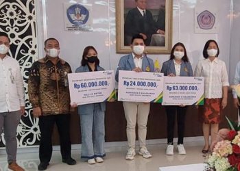 BPJamsostek Serahkan Santunan Beasiswa kepada Mahasiswa Unsrat