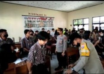 Cegah Barang Berbahaya di Kalangan Pelajar, Polsek Wanea Gelar Razia di Sekolah