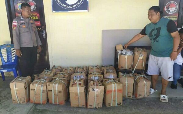 Razia di Pelabuhan Melonguane, Polisi Amankan Ratusan Liter Miras Captikus