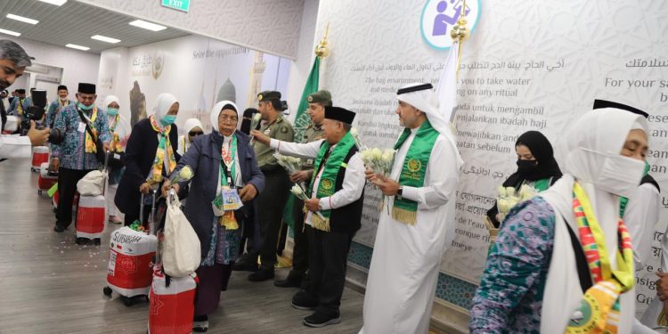 390 Jemaah Haji Indonesia Kloter Pertama Mendarat di Madinah
