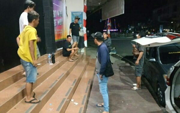 Polres Kotamobagu Bubarkan Pesta Miras Sekelompok Anak Muda di Pusat Pertokoan