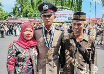 Bikin Haru, Anak Yatim Piatu Asal Minut Dilantik Wakapolda Sulut Jadi Polisi Berpangkat Bripda