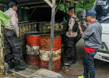 Polisi Gerebek Tempat Penimbunan BBM Jenis Solar di Kairagi Dua, Pemilik Belum Diketahui