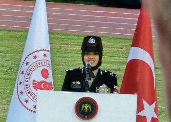 Briptu Tiara Menganis Haru Dihadiahi Sekolah Perwira SIP dari Kapolri