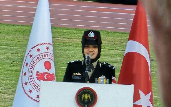 Briptu Tiara Menganis Haru Dihadiahi Sekolah Perwira SIP dari Kapolri