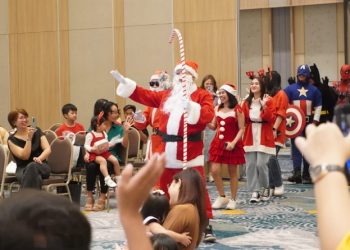 Meriahnya Meet Santa and Superheroes di Luwansa Hotel Manado
