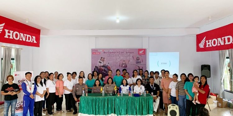 Jelang Hari Ibu, DAW Bersinergi dengan Polres Minut Berikan Edukasi Keselamatan Berkendara
