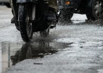 5 Tips Berkendara Di Musim Hujan ala Instruktur Safety Riding Honda