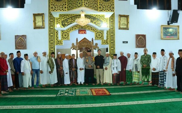 Kapolda Ajak Jemaah Masjid Kyai Modjo Kampung Jawa Tondano Jaga Toleransi dan Kerukunan