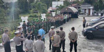 Rapat Pleno Rekapitulasi Hasil Pemungutan Suara Pemilu 2024 di Tomohon Dikawal Polisi dan TNI.