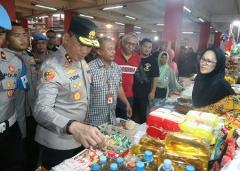 Cek Harga Kebutuhan Pokok, Kapolda Bersama Satgas Pangan Sulut ke Pasar Bersehati Manado